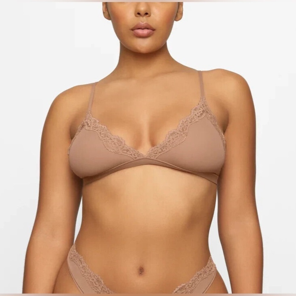SKIMS Fits Everybody Corded Lace Triangle Bralette SIENNA (XXS)